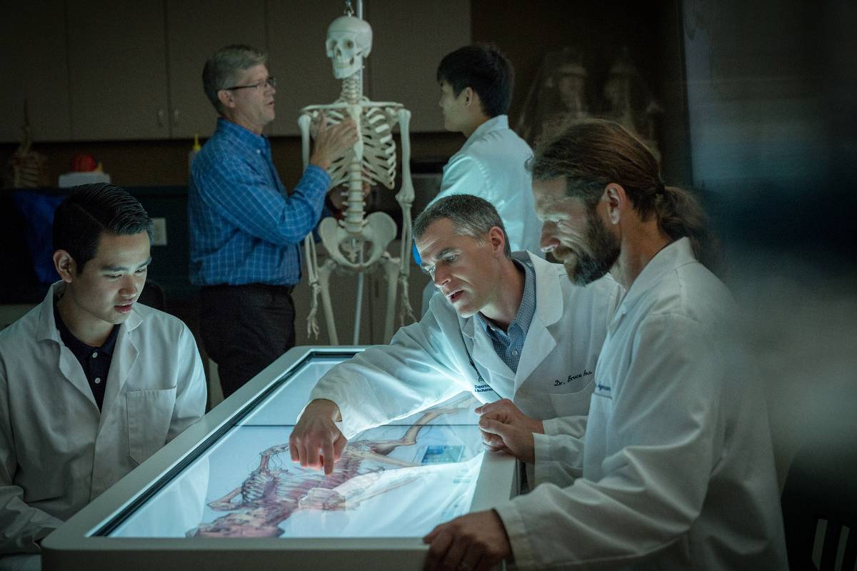CBU students and professors around the anatomage